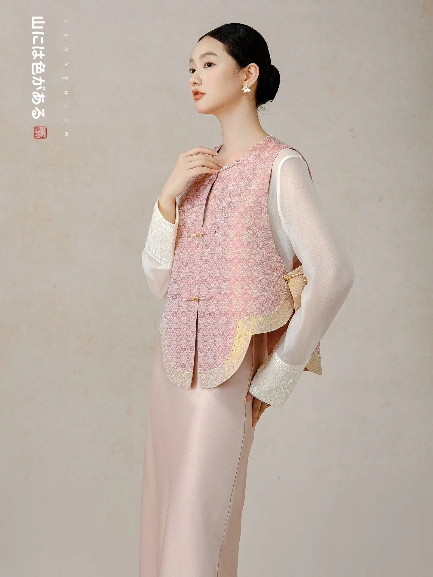 

Розовый жилет с узором Succ Song Jin Mountain, новый китайский стиль, высококачественная женская мода, осень 2025, круглый вырез, L...