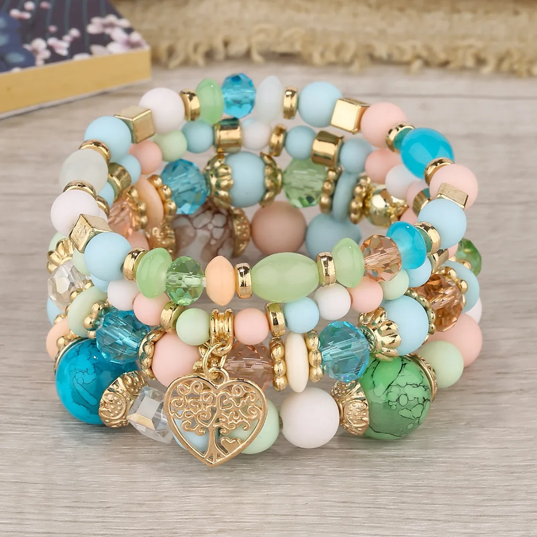 4-teiliges Armband-Set mit Herz- und Lebensbaum-Motiv für Damen, Acryl-Glasperlen, elastische Armkette, modischer Party-Schmuck für Frauen – Detail 8