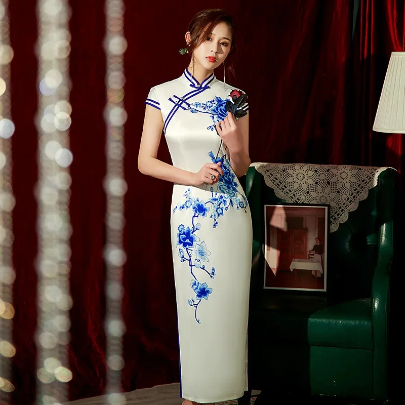 Yourqipao ฤดูร้อนสีขาวยาว Cheongsam สง่างาม Elegant Retro Qipao สไตล์จีนแบบดั้งเดิมชุดราตรีสําหรับสตรี