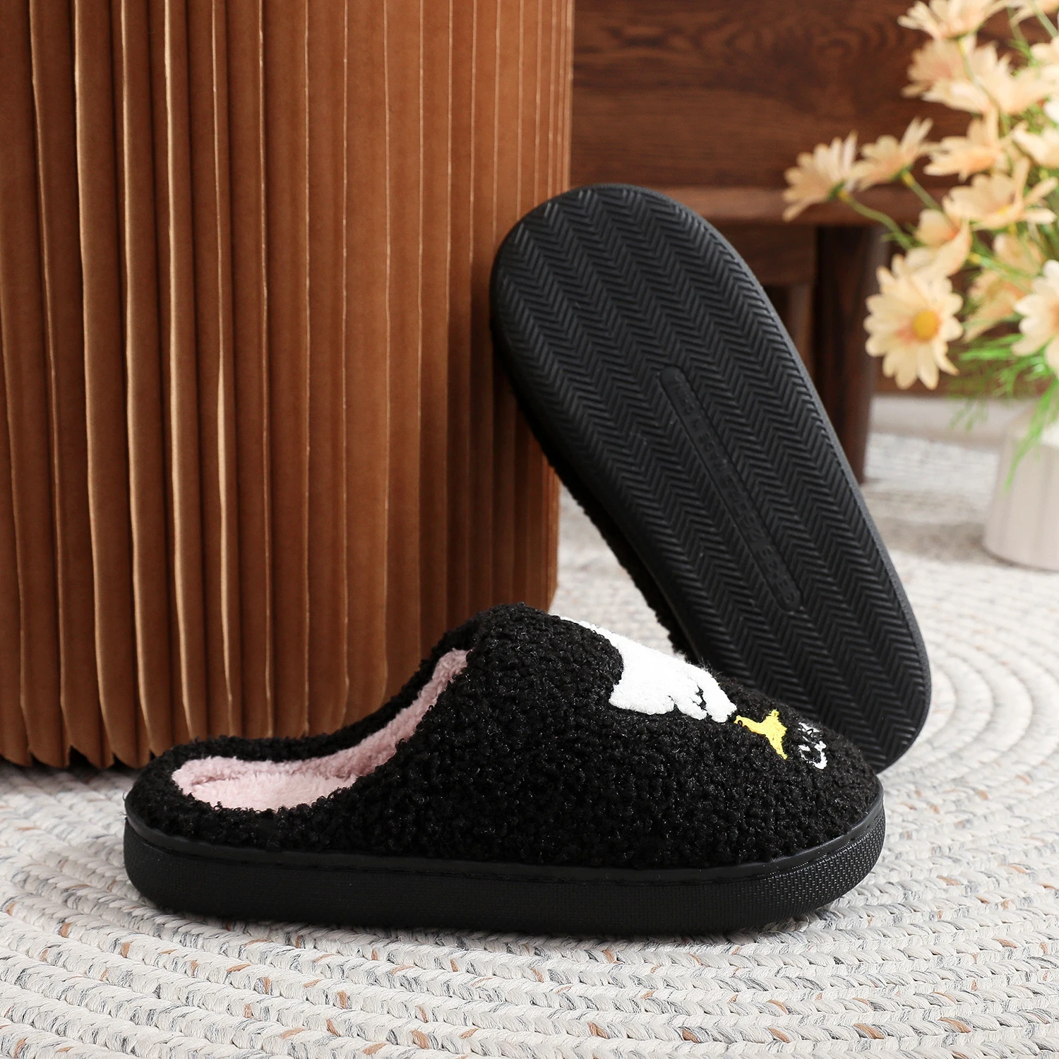 Autumn and Winter Style Big White Goose Embroidered Plush Home Cotton Slippers, with Thick Plush Lining for Warmth and Cold Protection, Closed-Toe Design with Non-Slip Soft Sole, Featuring a Fun Goose Image Inspired by Creative Movie Merchandise, with a Humorous and Cute Style, Full of Fun, Perfect as a Unique and Creative Holiday Gift for Friends during Halloween