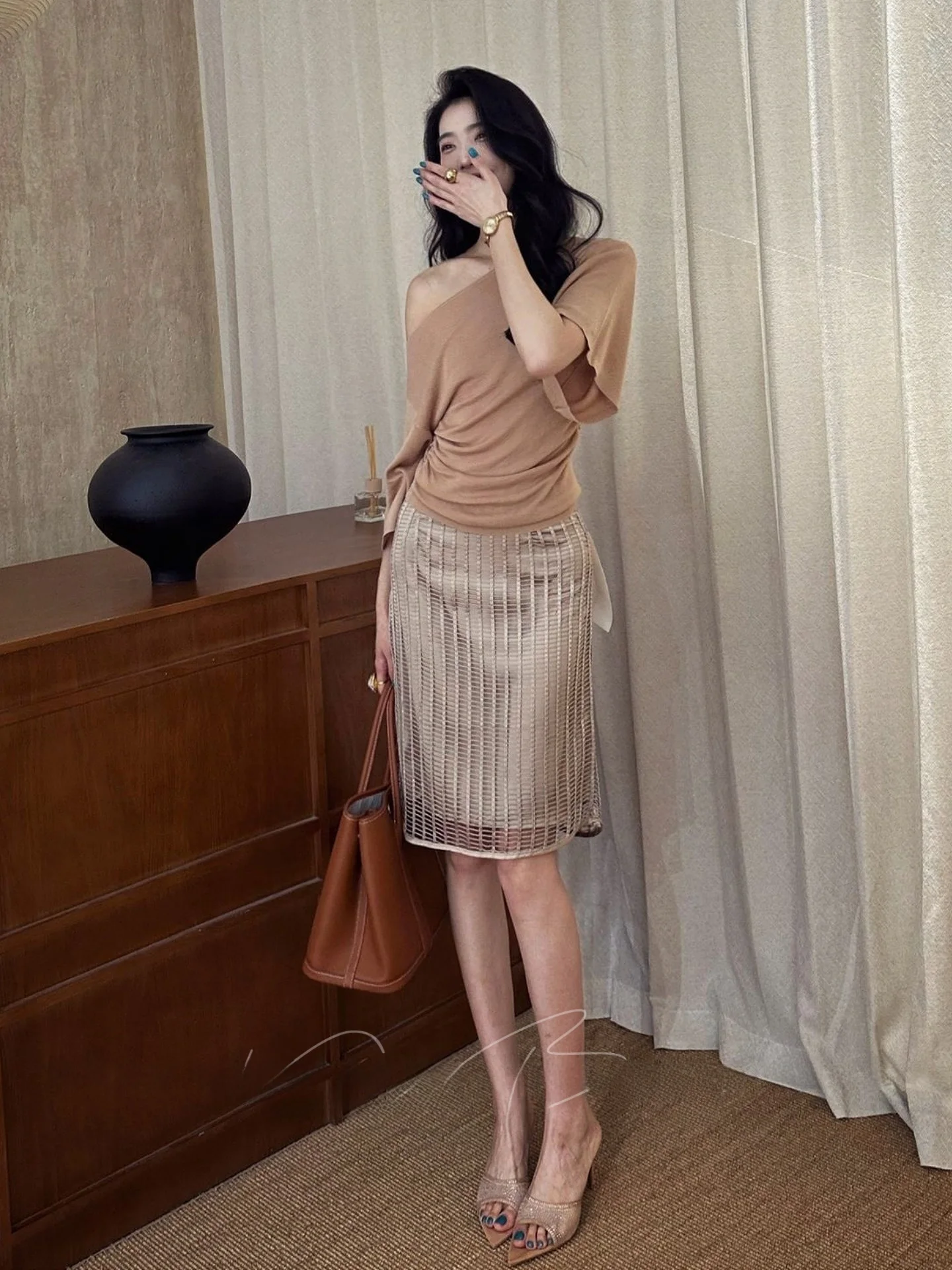 

Sexy Knitted Top with Flying Sleeve And Gold Weaving Half Skirt Women's Fashion Set Spring 2026 High Waist Short Sleeve