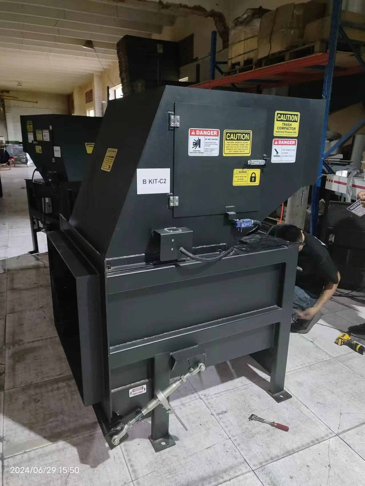 【Terlaris】Kompaktor Tahan Lama Dengan Indikator Lengkap, Fungsi Pembersihan Otomatis, Dan Rasio Pemadatan 4:1