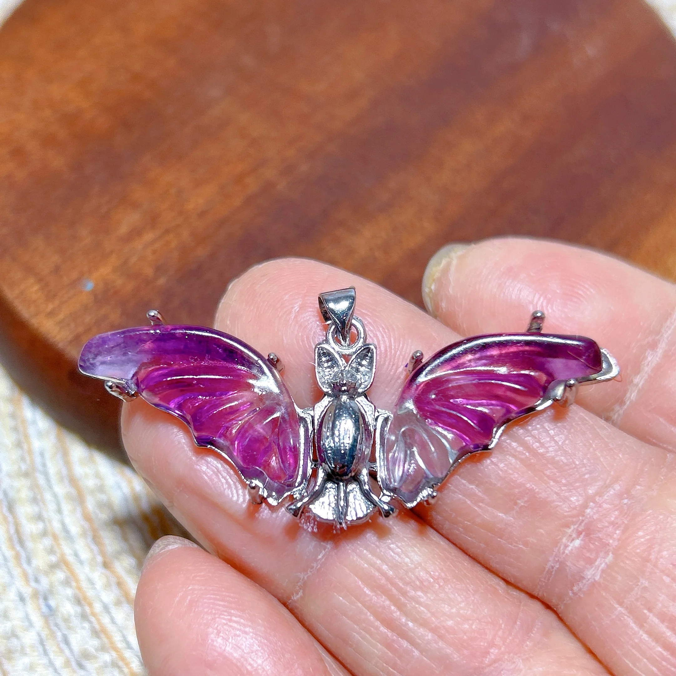 

Healing Natural Crystal Candy Fluorite Bat Accessory Silvering Inset Reiki High Quality Gemstones Energy Mineral Ore Women Gift