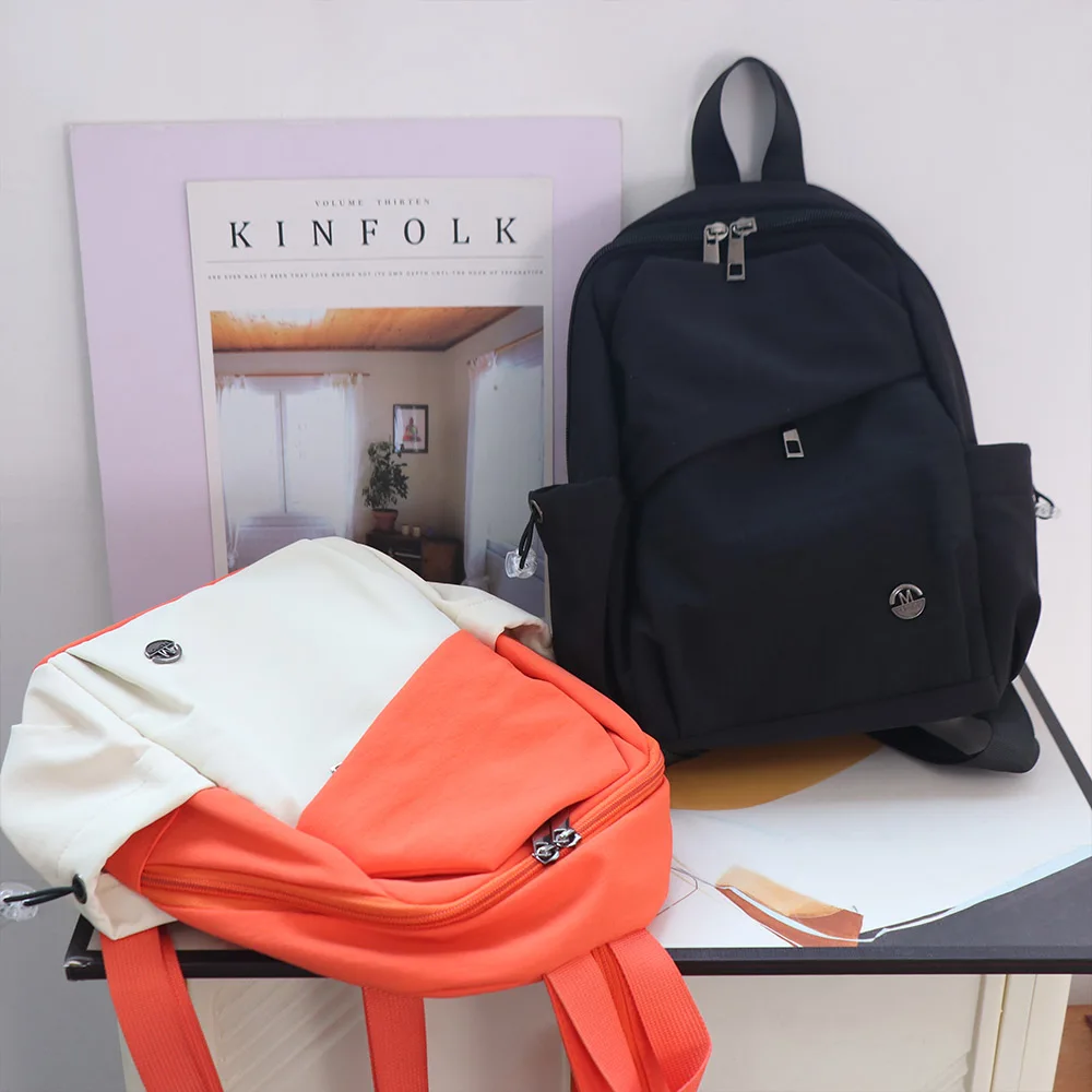 Zaino portatile da donna in stile coreano Zaino leggero per studenti ad alta capacità Borsa a tracolla in nylon nylon per adolescenti