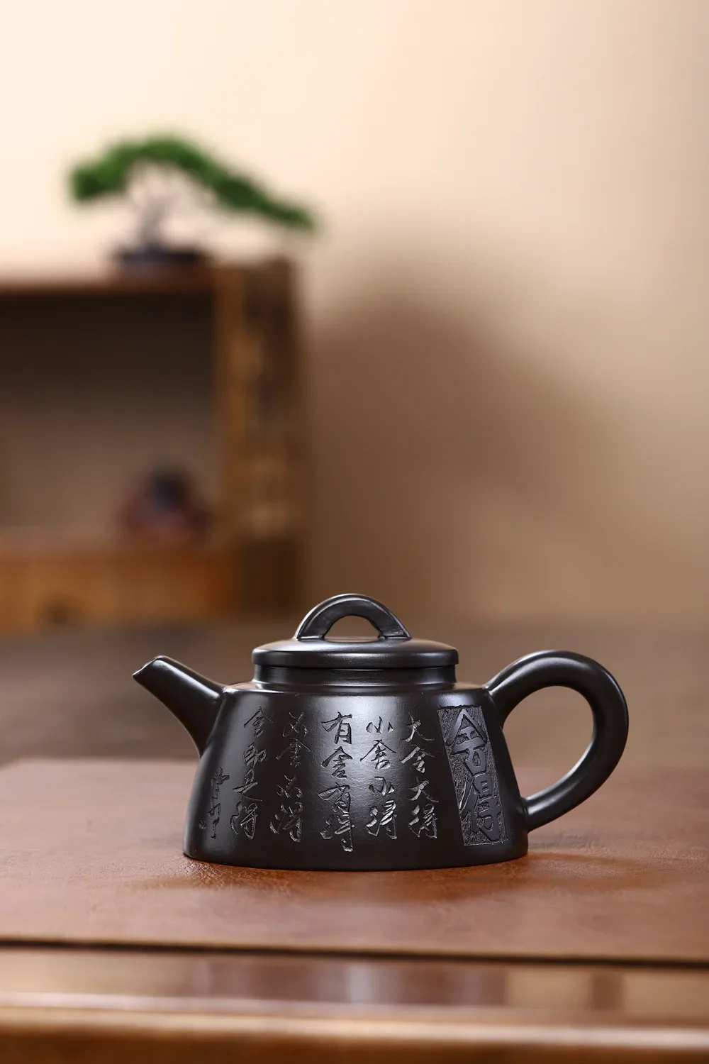 Yixing Handmade Yuzhao Shape Zisha Teapot, Private‑Stored Authentic Black Zhuni Clay, Classic Kung Fu Tea Utensil for Home Tea