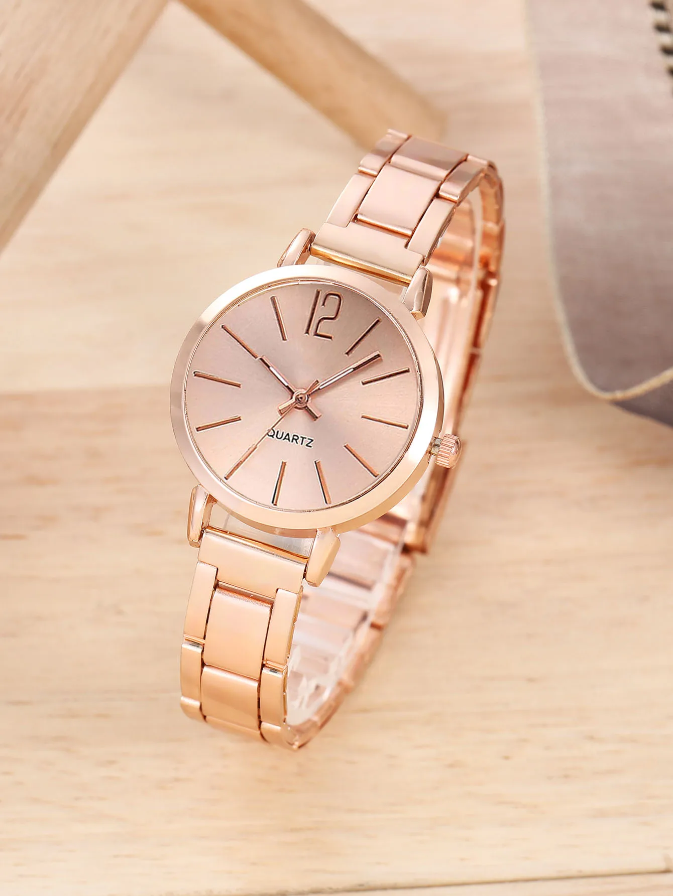 6PCS stylish compact alloy Rose Gold women's graduated quartz watch with diamond bracelet Necklace Earrings Ring jewelry set
