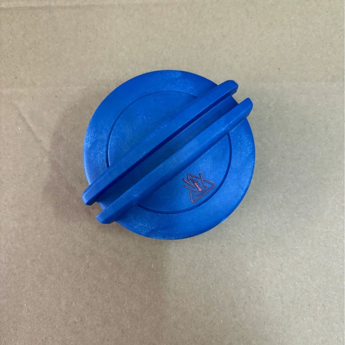 

Car Engine Coolant Recovery Tank Cap Water Tank Cover for VW Golf MK4 Passat B5 for Audi A5 Q5 TT A4 for Skoda Seat Ibiza Leon