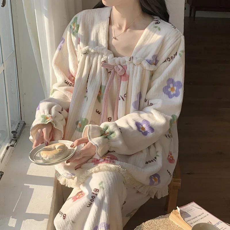 

Autumn Winter Flannel Pajamas Women's Sweet Fleece-lined Thickened Warm Loose-fit Fairylike Homewear Suitable For Outerwear