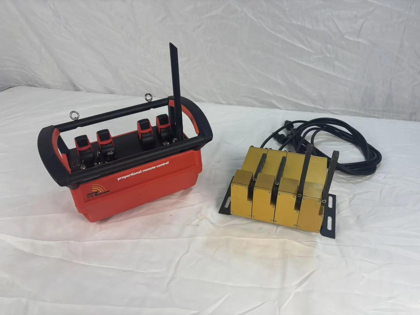 Wireless remote control for crane with TK clutch motor, 4 - suitable for truck cranes.