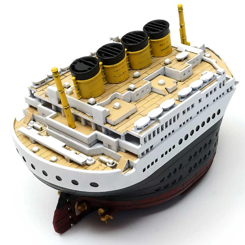 Q Version of Titanic Royal Cruise Ship MOE-001 Non-adhesive Color Model Quick Assembly Version