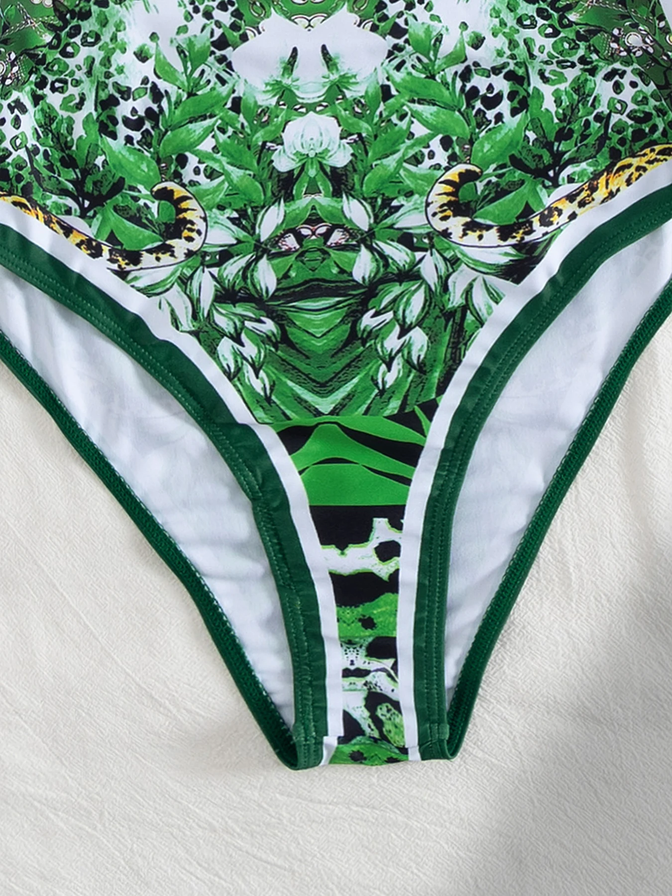 ชุดว่ายน้ำวันพีซลายป่าปี 2025 ลายเสือดาว ใบไม้เขตร้อน พร้อมกระโปรงแม็กซี่เข้าชุด เหมาะสำหรับวันพักผ่อนริมชายหาดในฤดูร้อน