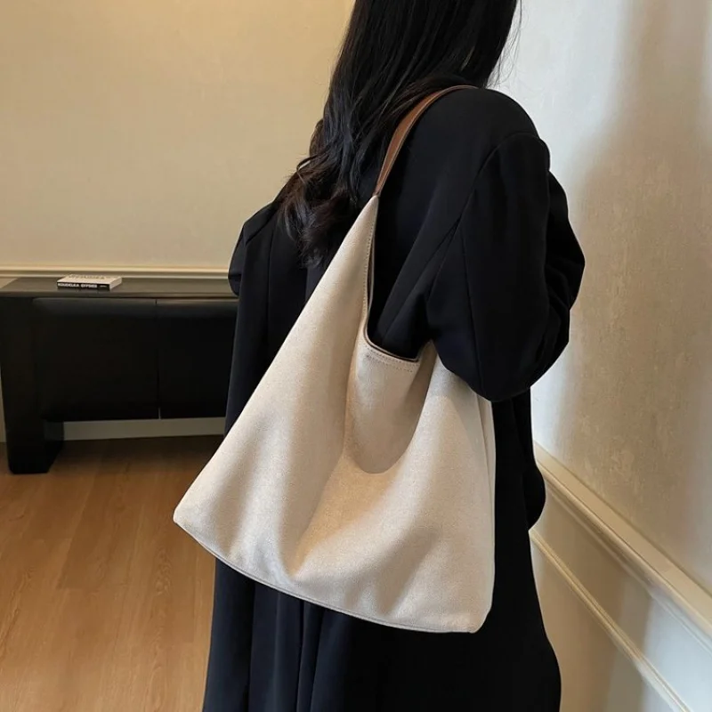 

Ladies Messenger Bag Made Of Nubuck Leather Boasting Casual Scotland Neat Spacious Soft Daily Style