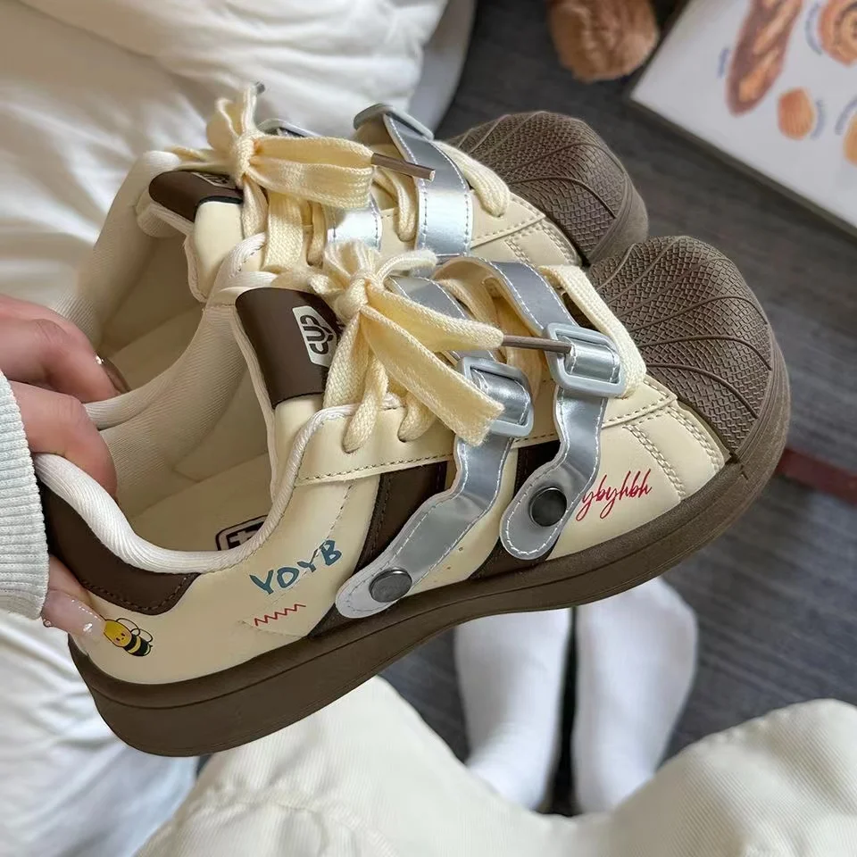 Casual Thick Bottomed Bread Style Women's Low Top Sneakers Autumn 2025 New Ins Unique Design  Shape Flat Heel Shoes