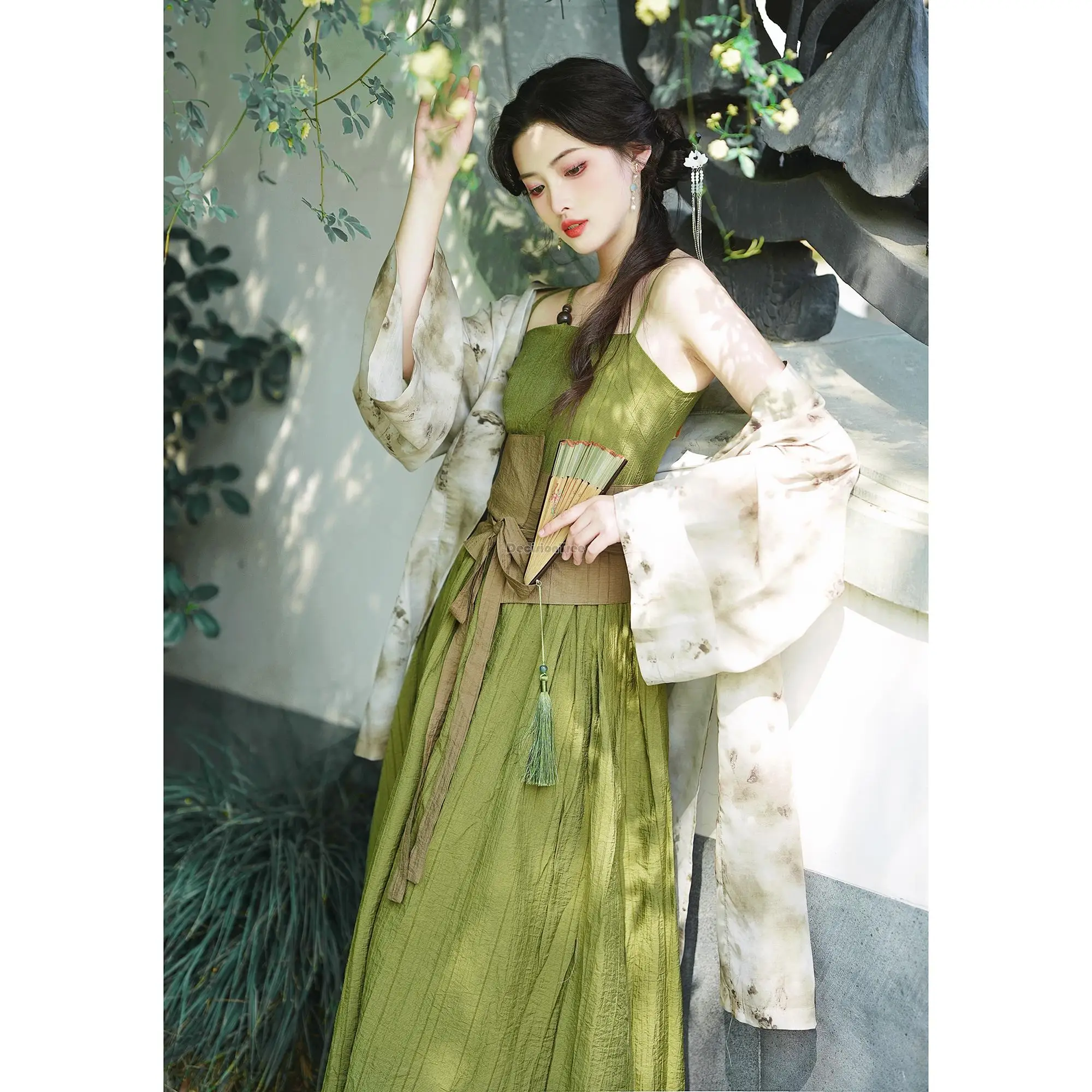 2024 chinesischer Stil neue orientalische Frauen grün Blumen orientalischen Stil Sling Kleid verbessert moderne Dame Hanfu zweiteiligen Kleid Set