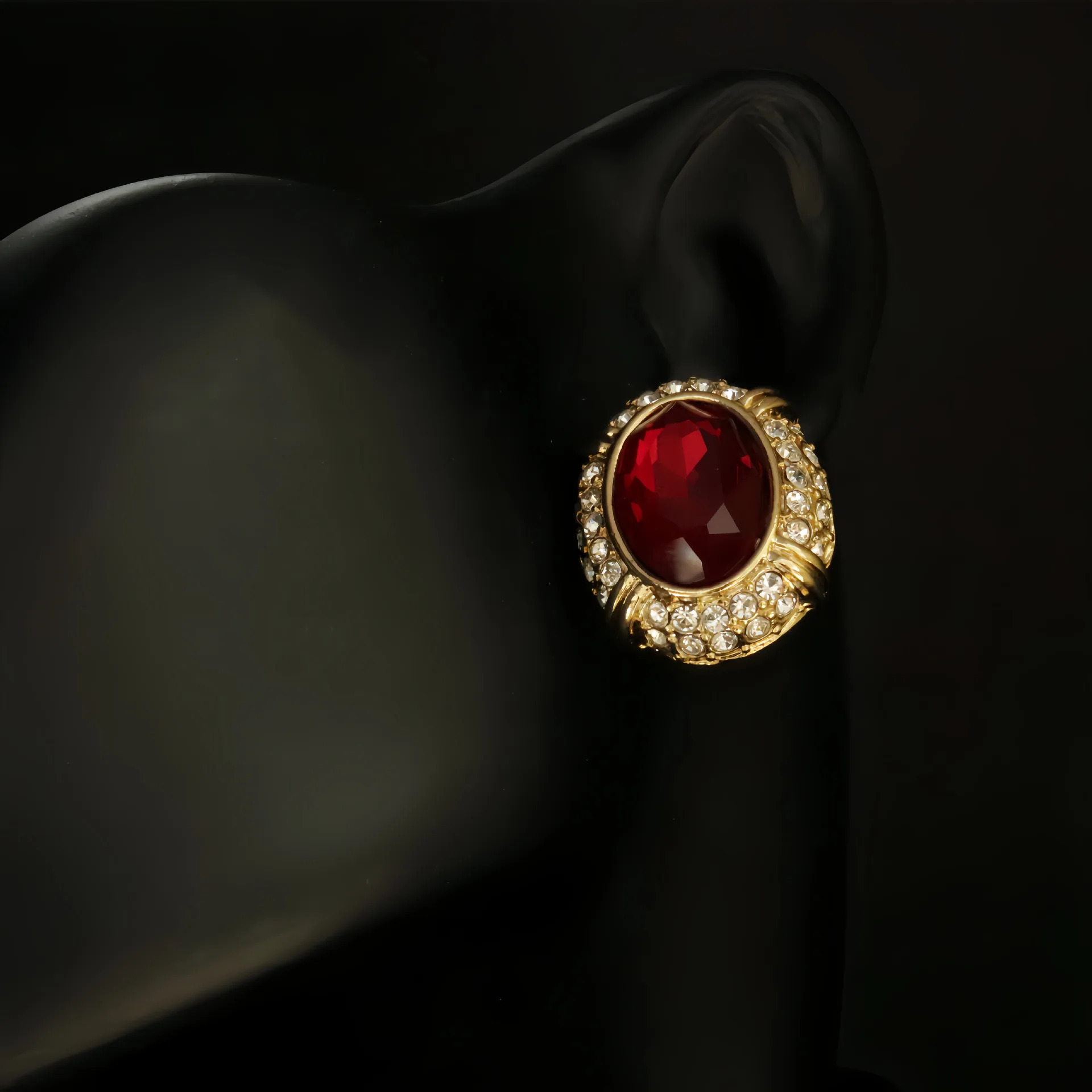 Vintage court style densely studded with rhinestones Versatile oval stud earrings Ruby exquisite commuter style earrings