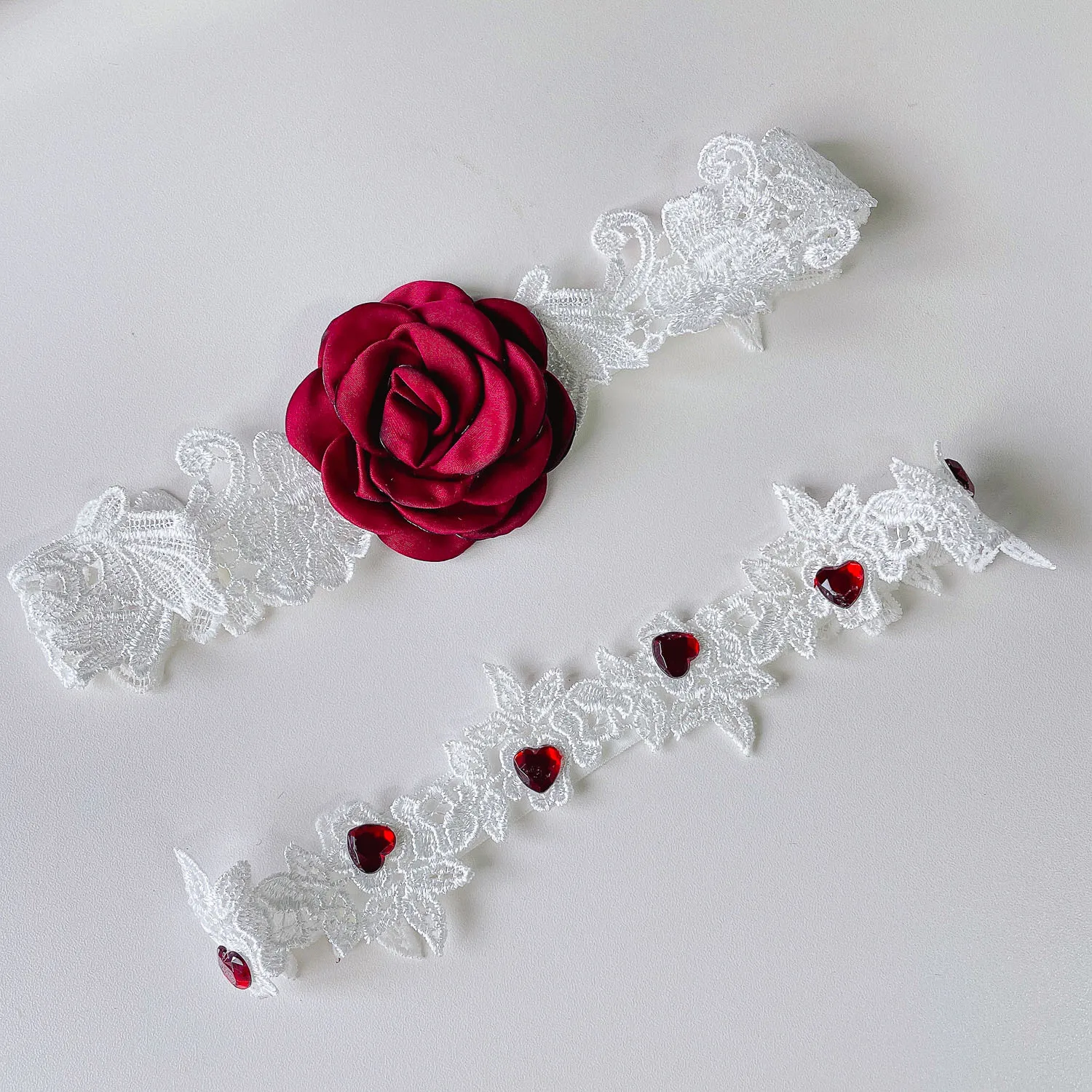 Porte-jarretelles avec rose rouge pour patients, appliques en dentelle, jarretelles pour cuisse mariée, anneau de jambe, accessoires de mariage, noir et blanc, 2 pièces par ensemble