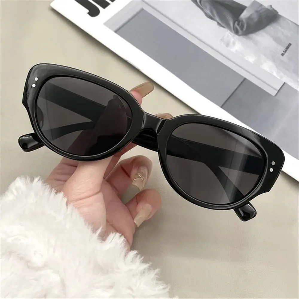 Trendy Cat Eye Sunglasses UV Protection Vintage Rivets Sun Glasses Fashion Ladies Shades 2K Eyewear for Women & Men