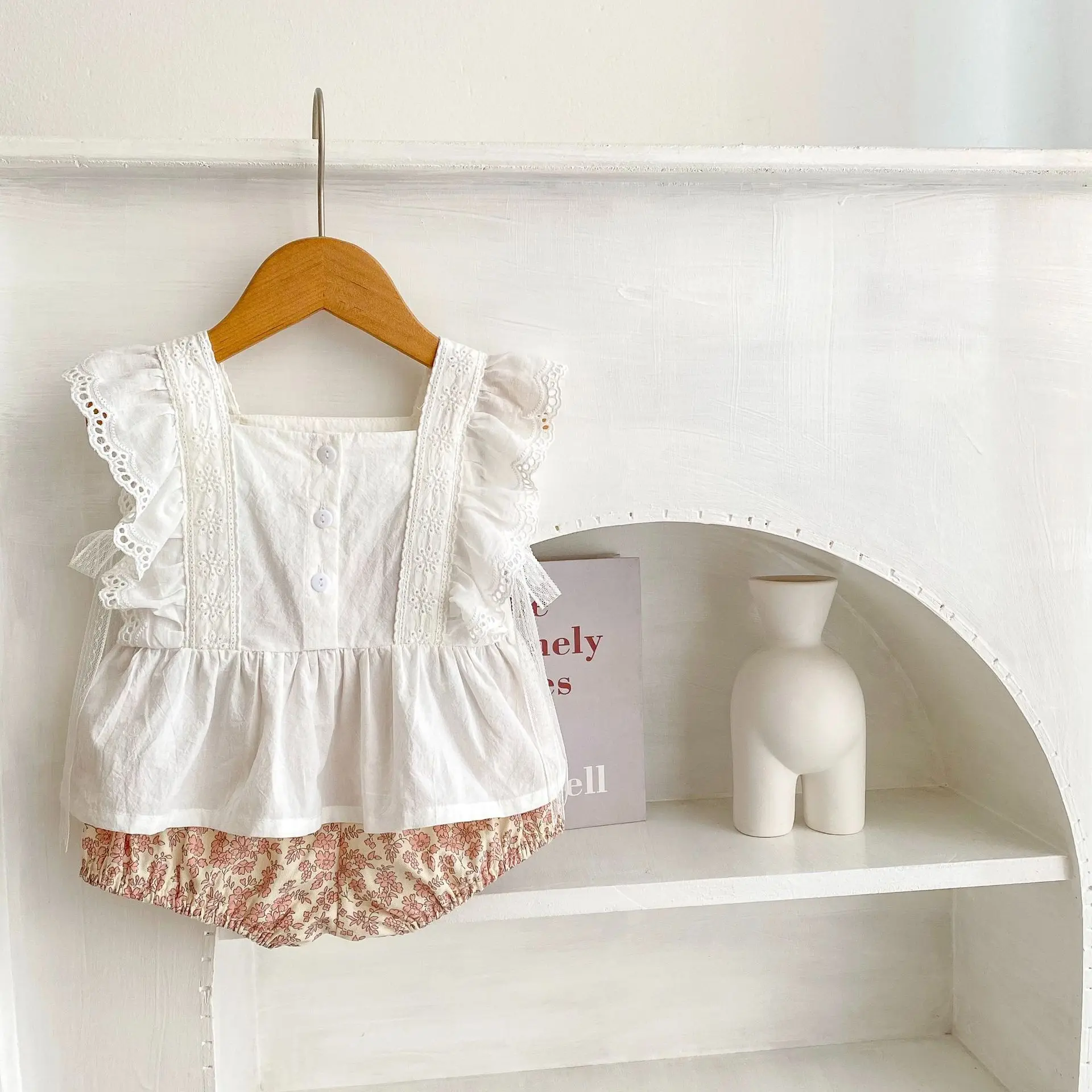 Summer Ins Baby Lace Flying Sleeve Top+Small Floral Shorts 2-piece Set for Female Baby