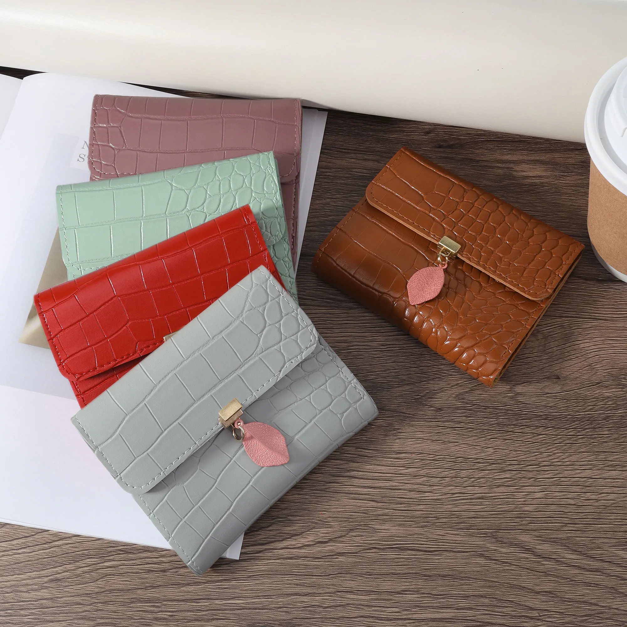 

Модный и минималистичный женский кошелек, Высококачественный портативный кошелек из искусственной кожи с несколькими отделениями для карт, женский короткий многофункциональный двойной