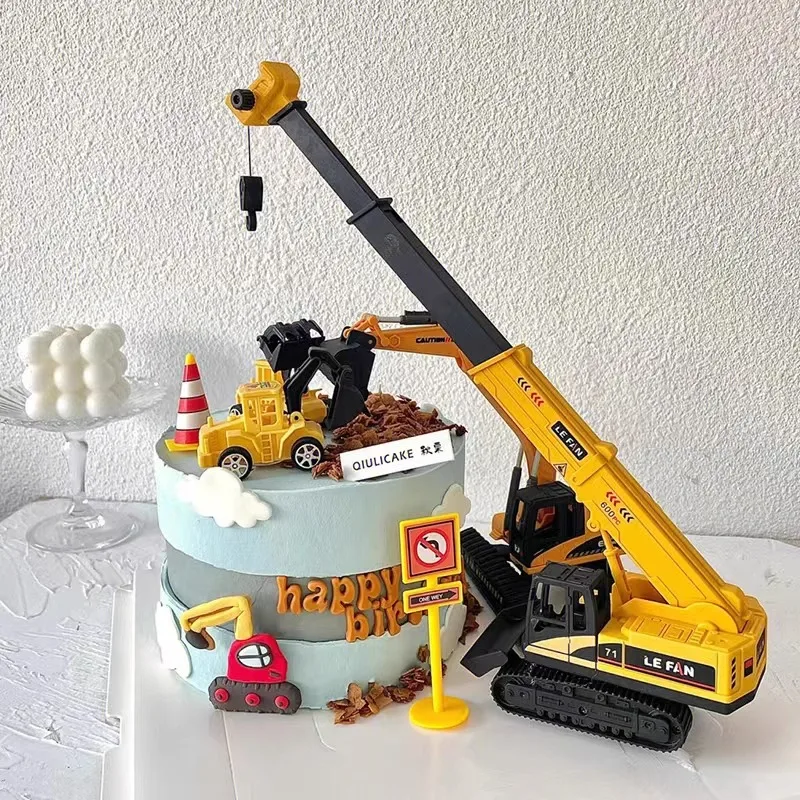 Tortendekoration mit Baufahrzeugen: Kran, Bagger, Tankwagen für Kinder, Jungen, Erster Geburtstag, Kuchendekoration, Geschenk, Requisiten – Detail 2