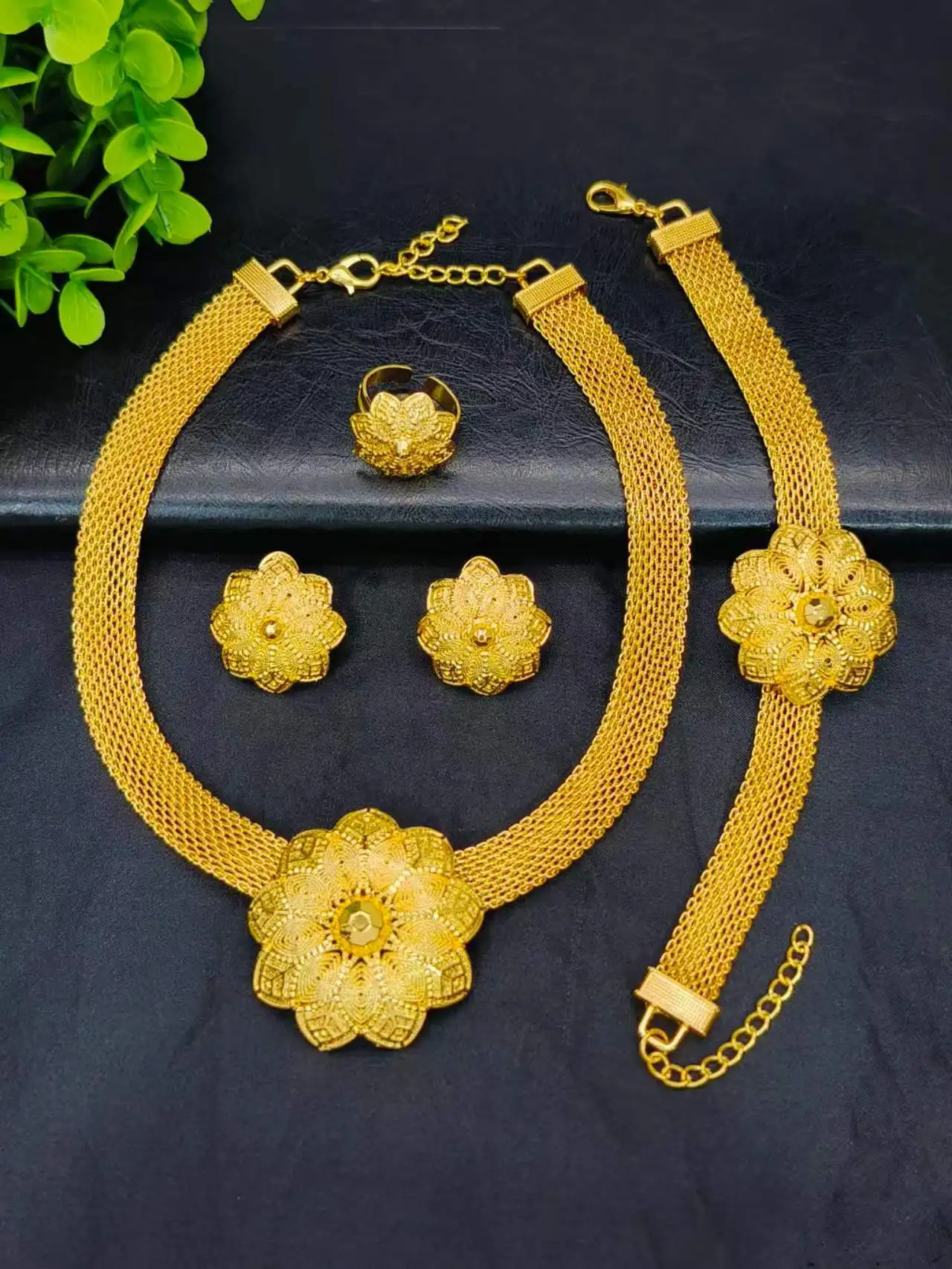 Dubai Gold Plated 4pcs Flowers Jewelry Set Women Italian Necklace Earrings Bracelet Ring Bridal Party Festival Gifts