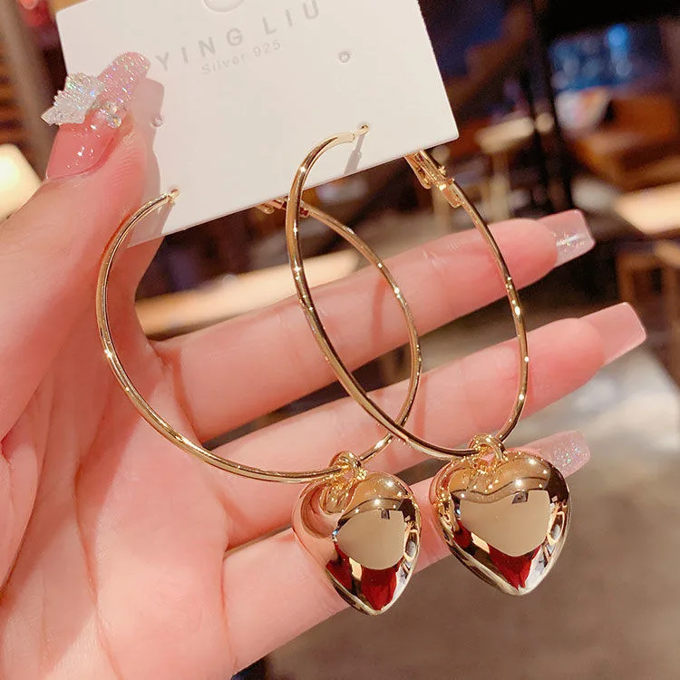 1 Set European and American Gold Heart-Shaped Ear Rings with Hollow Peach Hearts and Large Earrings in Cool and Metallic Texture