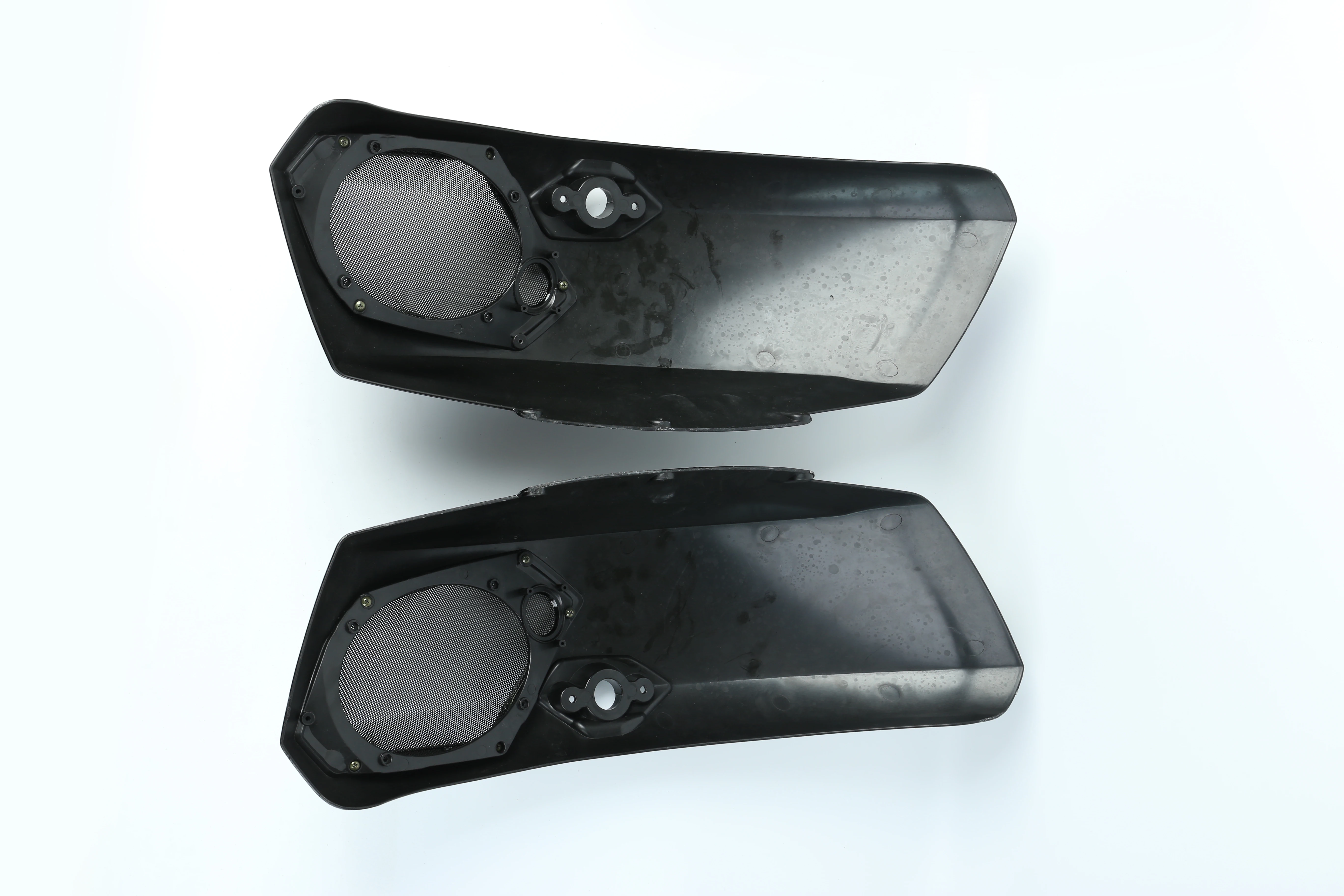 อุปกรณ์เสริมรถจักรยานยนต์สีดําสําหรับ 2011-2015 Harley Victory Cross Country Saddlebags เสียงฝาปิดย่างแทรก