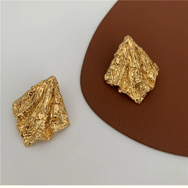 2022 New European and American vintage tin foil pleated earrings women\'s fashion irregular temperament earrings earrings tide