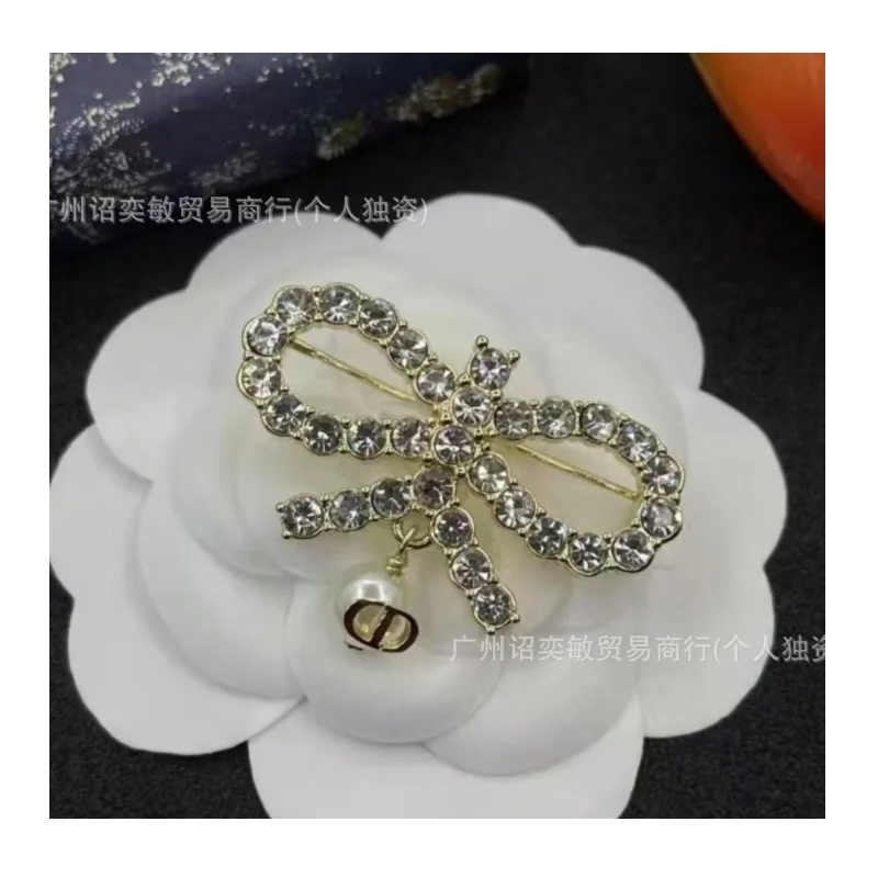 

Высококачественная брошь-бант с алфавитом и бриллиантами, модная универсальная декоративная булавка для одежды