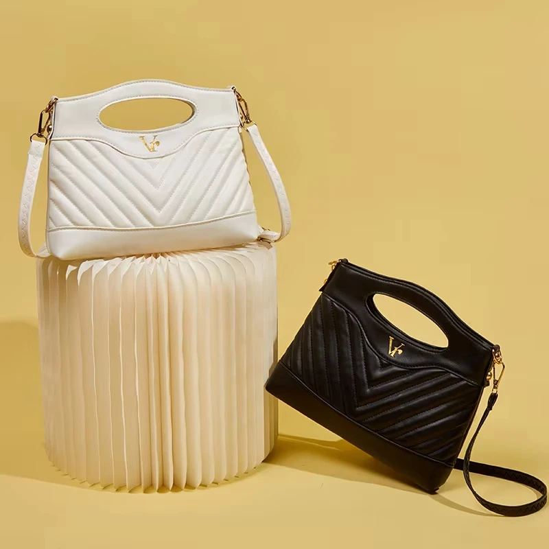 

Niche PU Messenger Bag for Women Pure Color Handbag Casual Travel Shoulder Bag Large Capacity Simple and Commuting Leather Bag