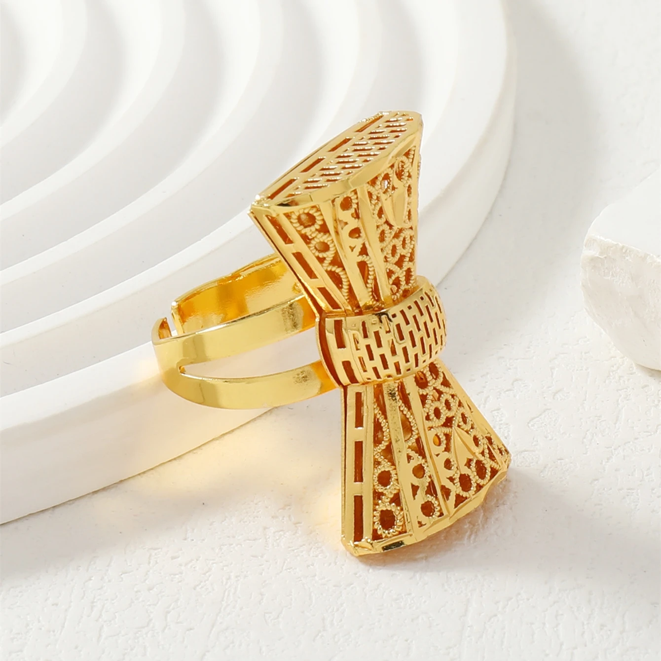 1 Middle Eastern hollow pattern copper exaggerated fashion bow women\'s size ring