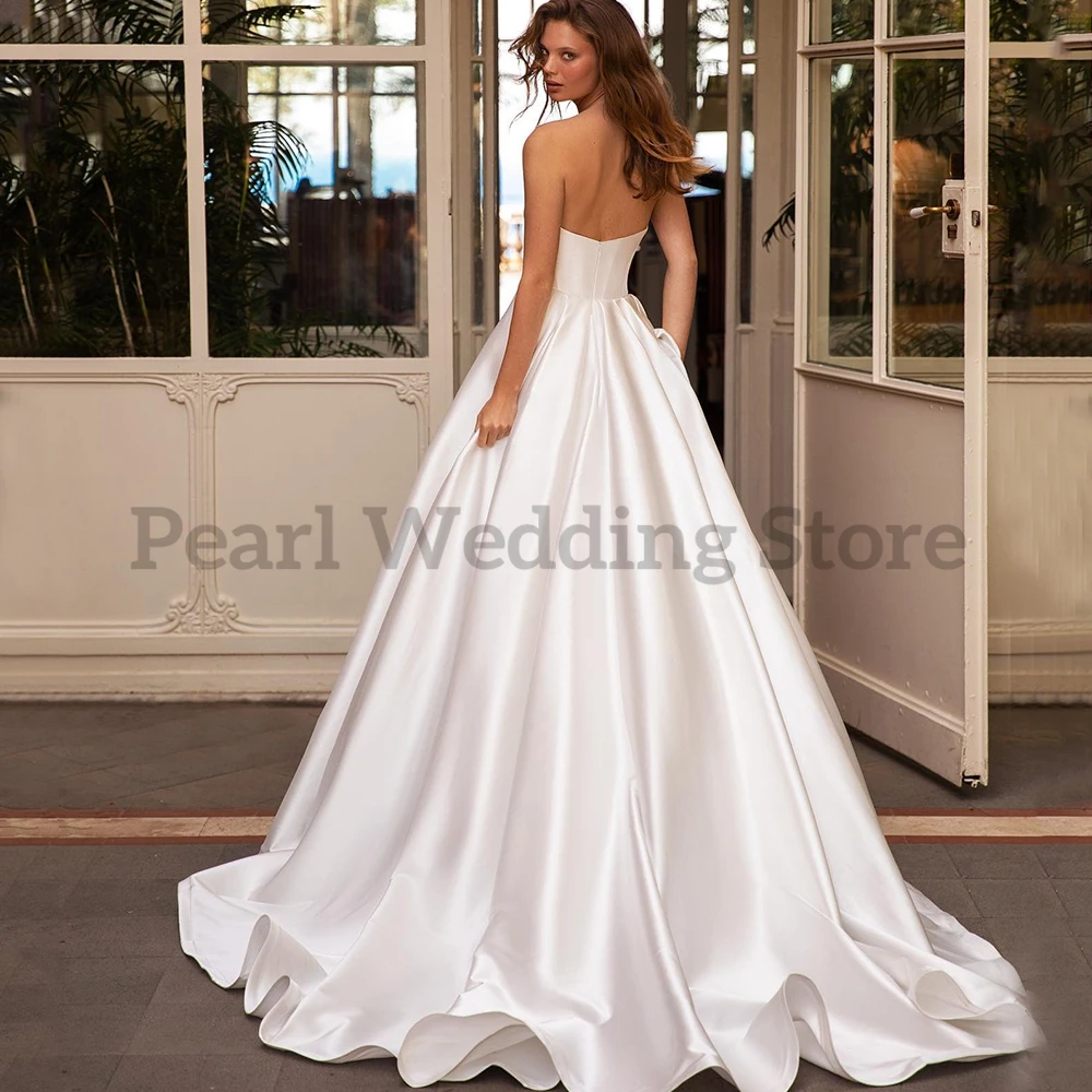 Classic White Satin Wedding Dress Tube Top Pleated Sexy Backless Vestido De Novia Bridal Marring Customizable Bride Gowns