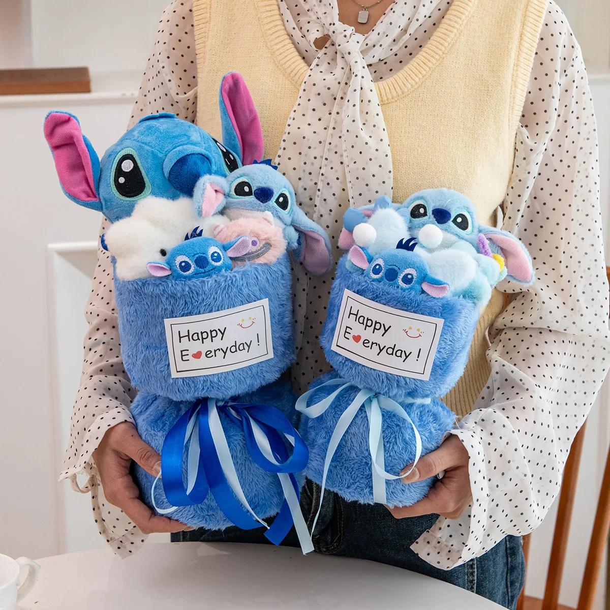 

New Plush Disney Stitch Bouquet Cartoon Plush Doll Holding Flower Finished Bouquet Valentine's Day Gift