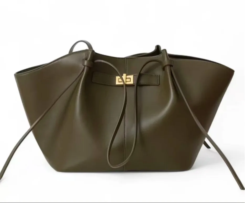 Fashion Large Capacity Women's 2026 New Bat Shaped High Street Handbag European American Style Trendy Shoulder Bag Tote Bag