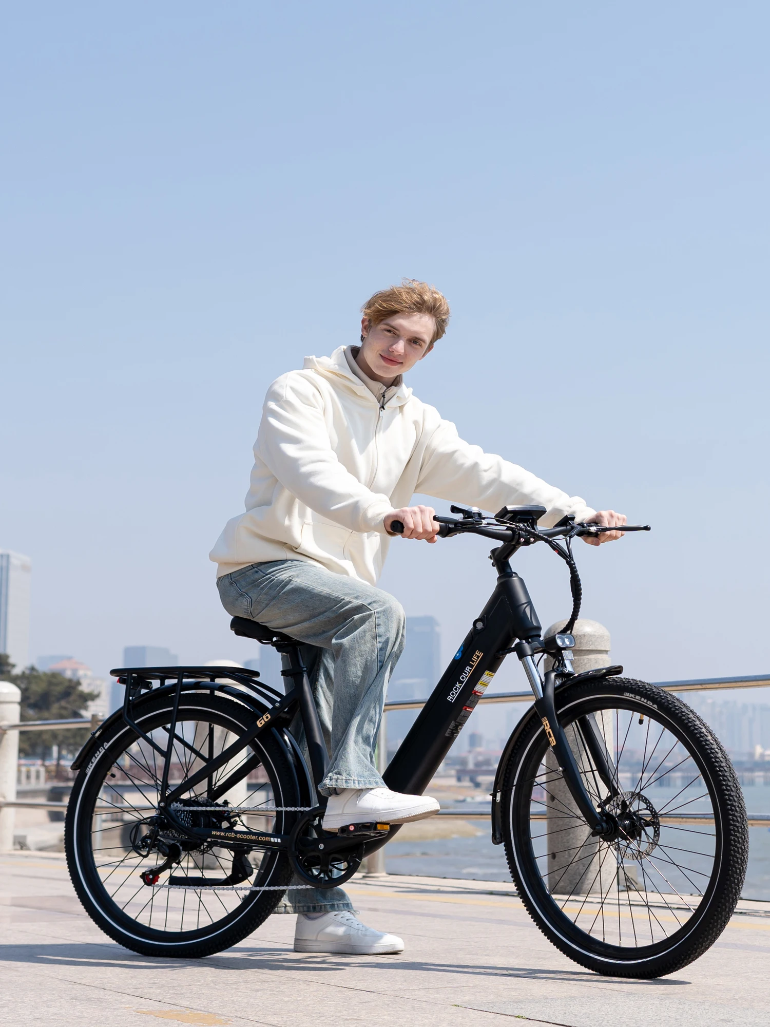 RCB Erwachsenen Gelände-Elektrofahrrad 250W 36V 13Ah, 40-70km Reichweite, 27,5 Zoll Reifen, NFC & APP, 120KG Traglast, konforme Ausführung. Perfekt für Stadtpendeln, Alltagsfahrten und