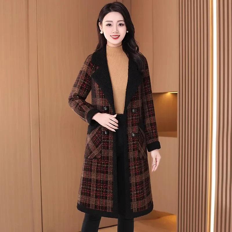 

Checkered Double Sided Lamb Fleece Coat for Women's 2023 New Autumn/Winter Plush Thickened Mid Length Fur One Piece Coat