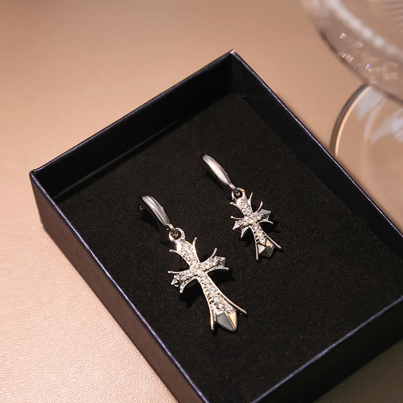 Silver Needle French Retro Super Flash Cross Earrings Asymmetrical Diamond Inlaid High Cold Style Fashion Cold Earrings Earrings