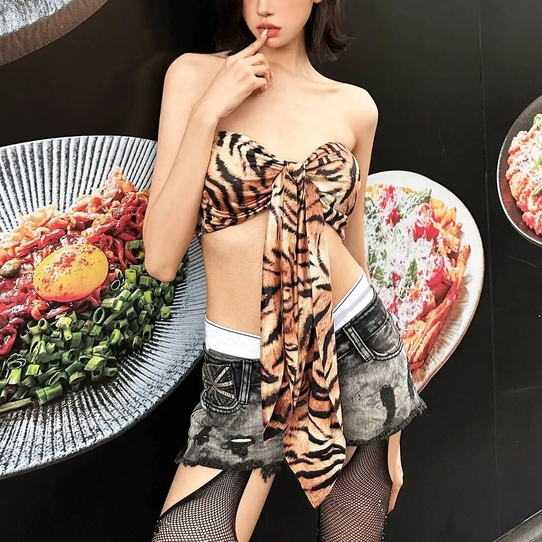 2026 Hot Summer Women Personalized Tube Top Tiger Stripe Print Sexy Slim Tee Tops Bandage Tee Female Holiday Beach Clothes