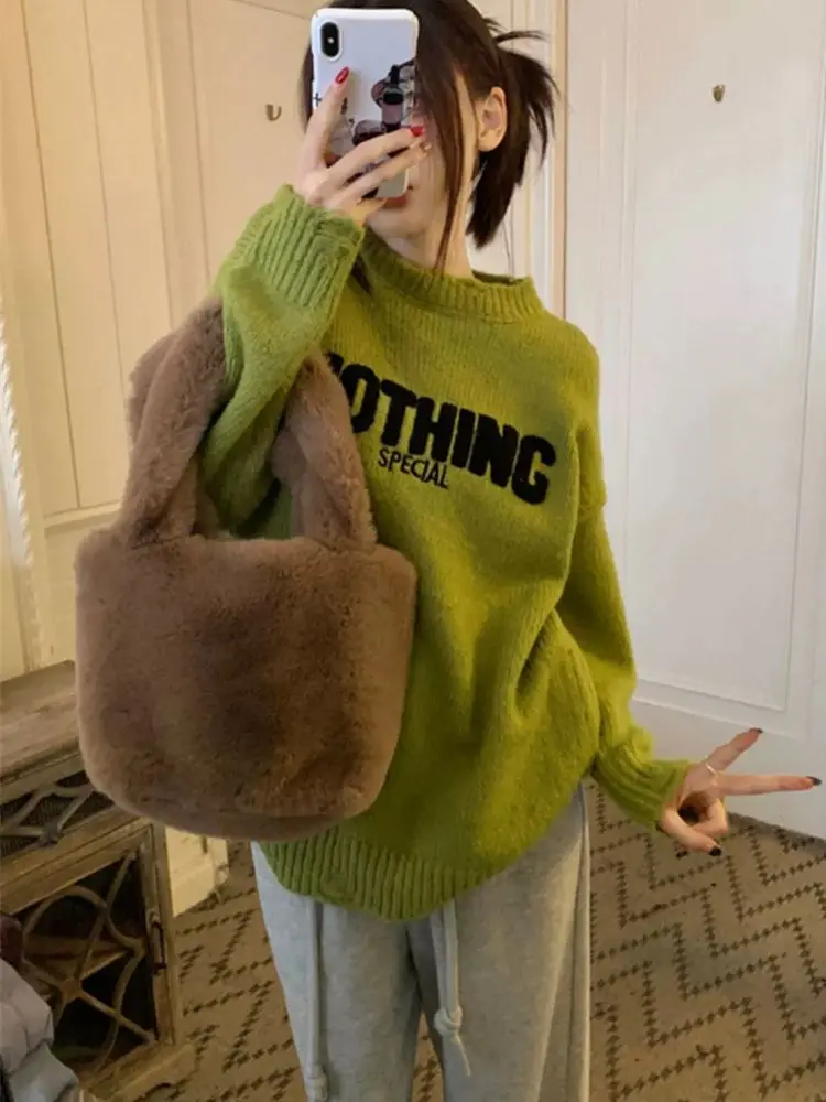 بلوفر نسائي كوري برقبة دائرية على الطراز الكسول لخريف 2025 سترة نسائية فضفاضة بتصميم حروف مطرزة