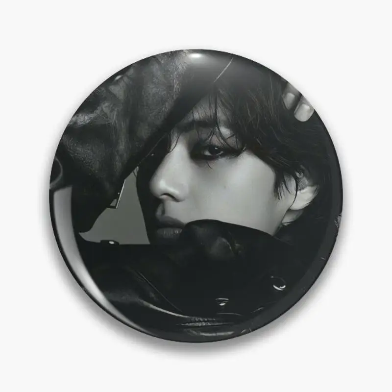 Taehyung-Épingle à bouton souple monochrome pour femme, broche mignonne, insigne de collier, décor de chapeau d'amant drôle, métal de mode créative, cadeau