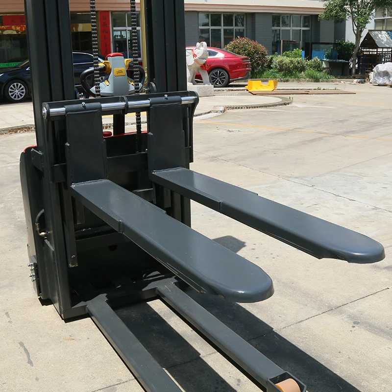 Carrello Elevatore Elettrico a - Electric Forklift recensione e prezzo