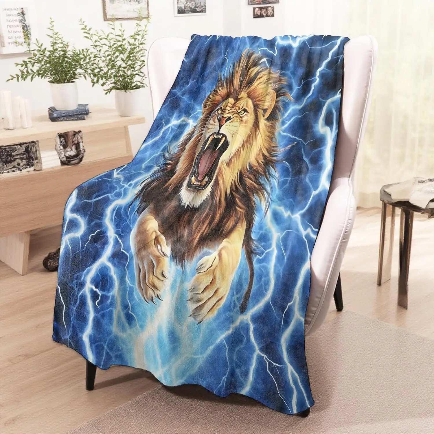 Roaring Lion Blanket,Cozy Flannel Fierce Lightning Lions Throw Blanket for Couch Outdoor, Plush Soft Lightweight Travel Blankets