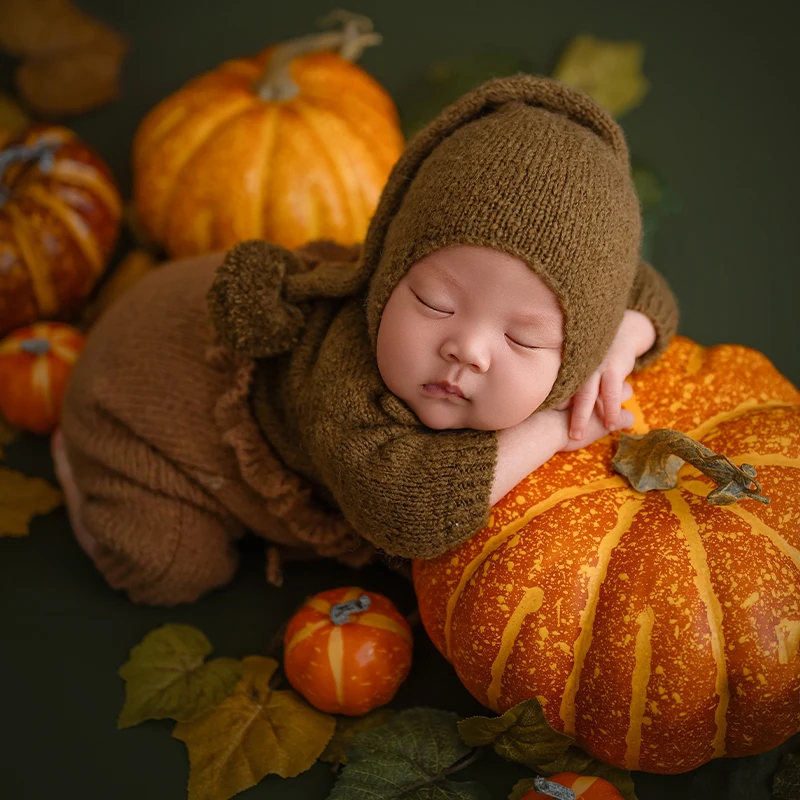 

Fuzzy Knitted Theme Newborn Photography Autumn Baby Pompom Bonnet Romper Set Pumpkin Photography Props Studio Baby Shoot Outfits