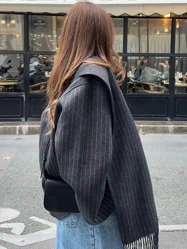 [EWQ] Vintage Fashion Scarf Collar Long Sleeve Single Breasted Striped Blazer Coat Loose Suit Jacket 2024 Winter New 16O3406