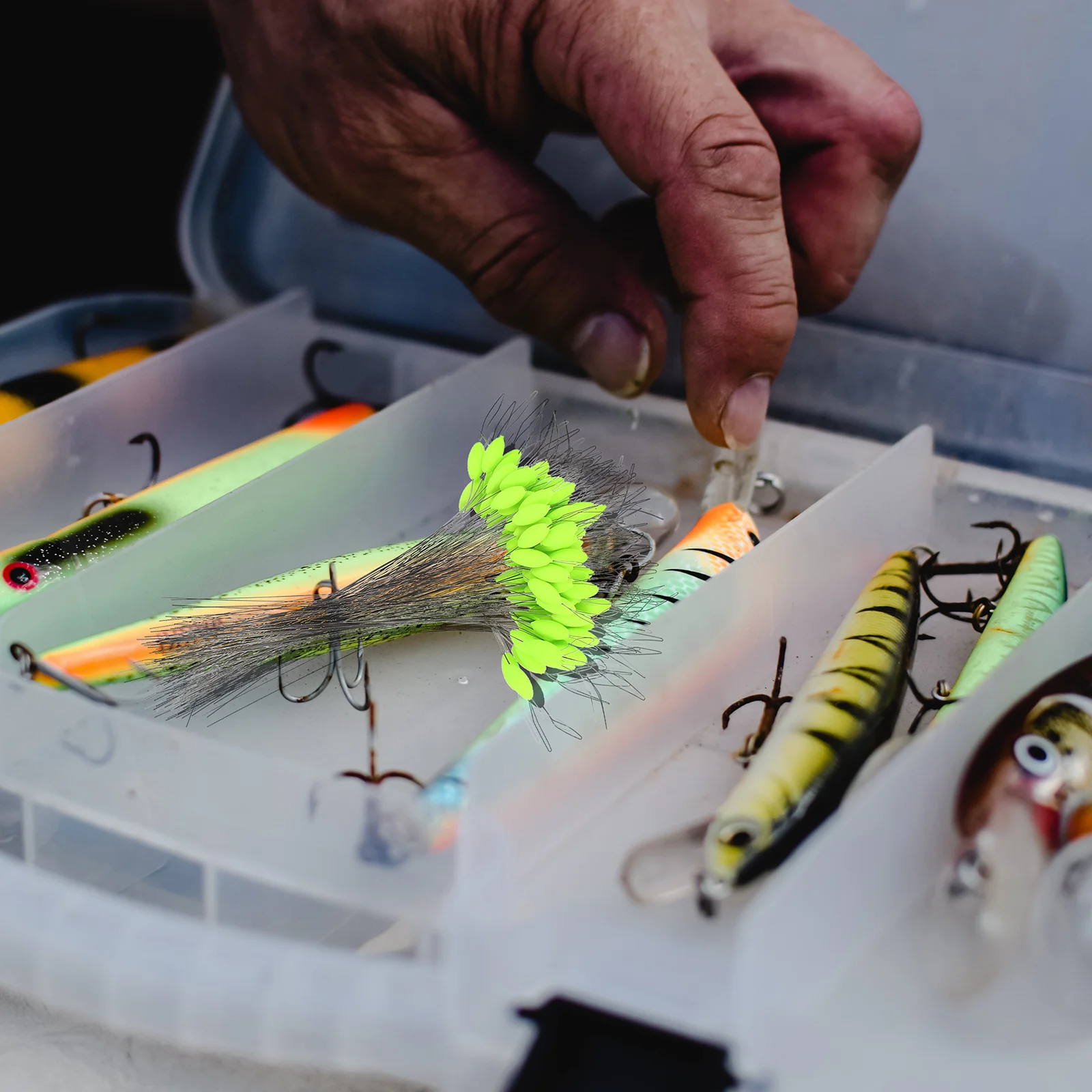 

1 set Fluorescent Fishing Floats Plastic Bobbers Highly Sensitive Visible Bite Alarm For Sea Freshwater Fishing Gear