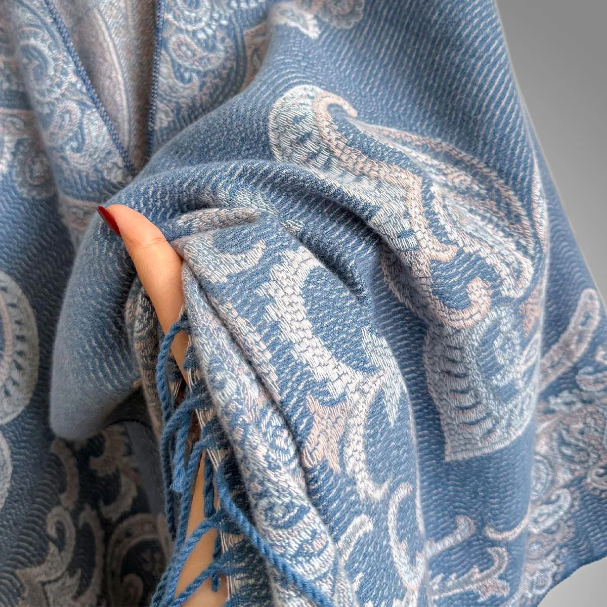 2025 automne/hiver commerce extérieur ethnique vent Jacquard cachemire gland Wrap Cardigan nouveau foulard pour femmes Wrap Poncho