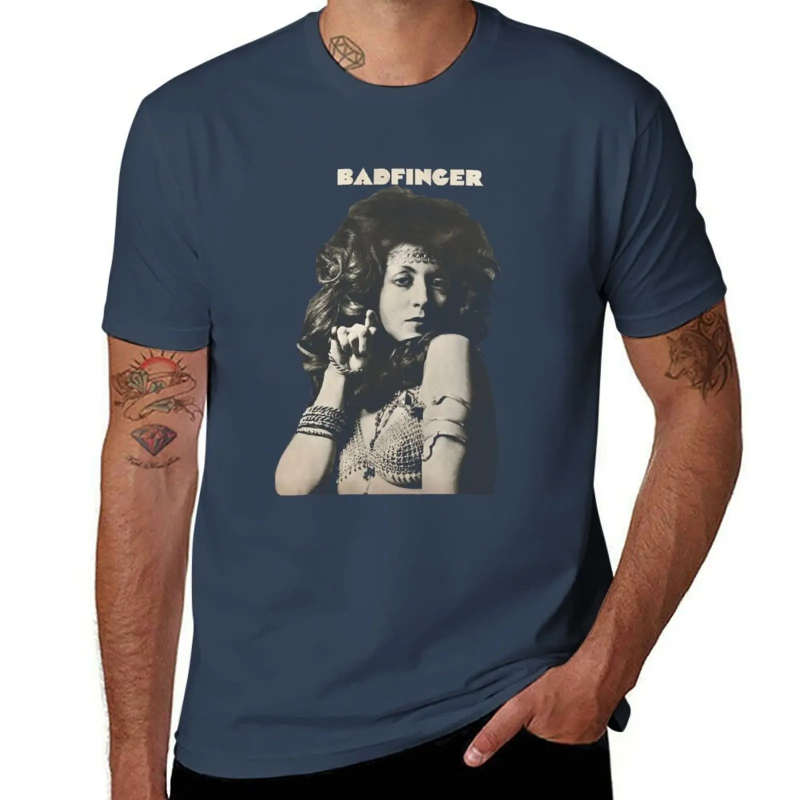 

Badfinger Airwaves T-Shirt Lightweight Gym Training T-Shirt