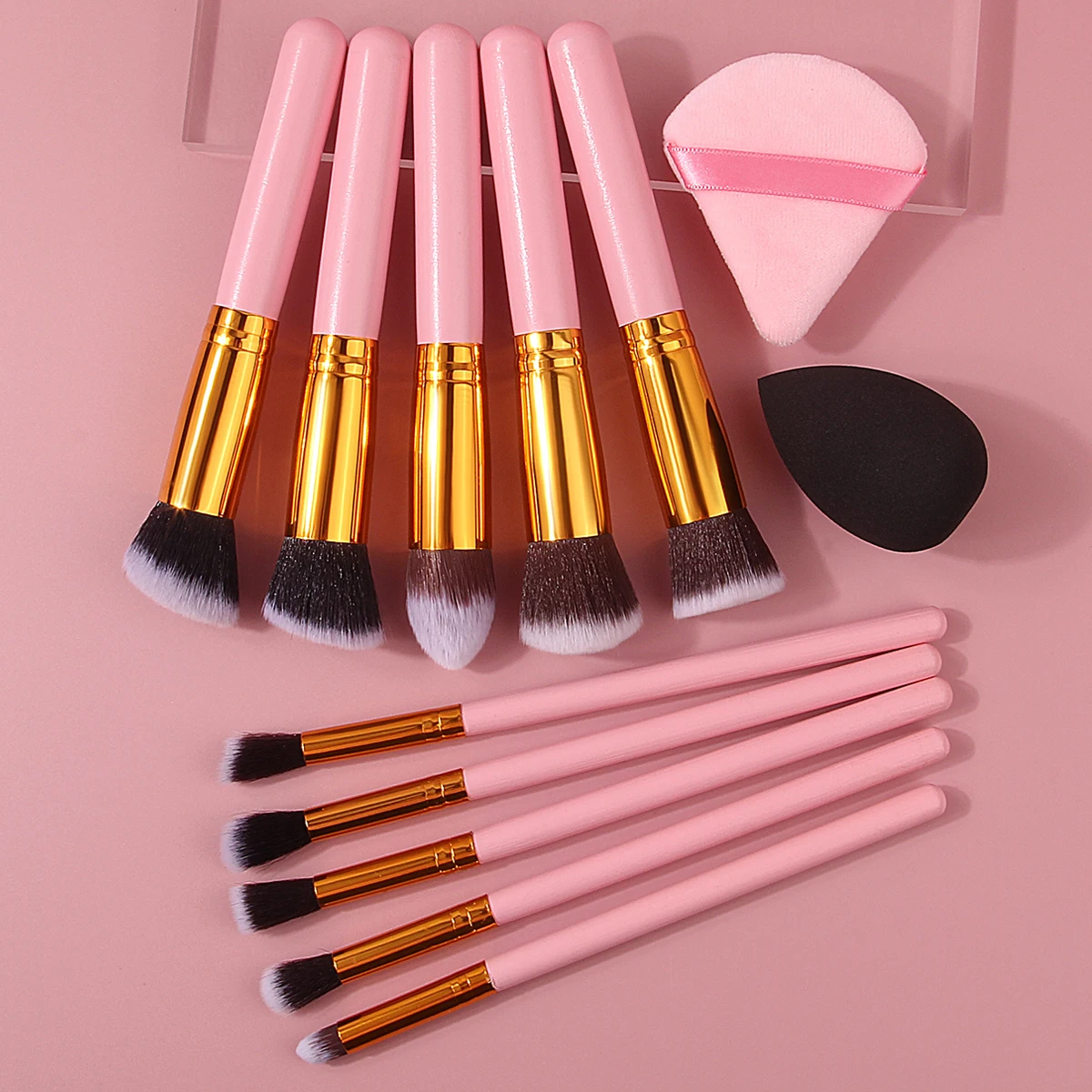 

Pink 10pcs wooden handle makeup brush set with triangular powder puff & sponge egg soft bristles, a beginner's daily makeup tool
