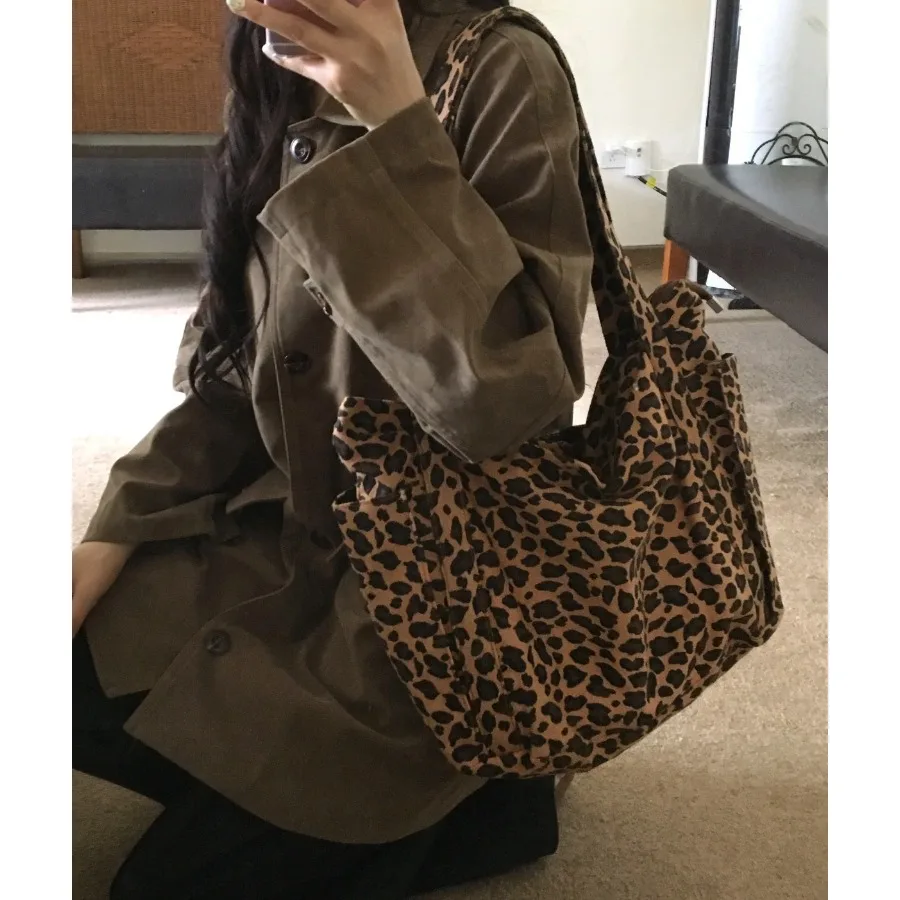 

2025 popular large-capacity leopard print tote bag, canvas bag, shoulder bag, portable shopping bag, messenger bag for women