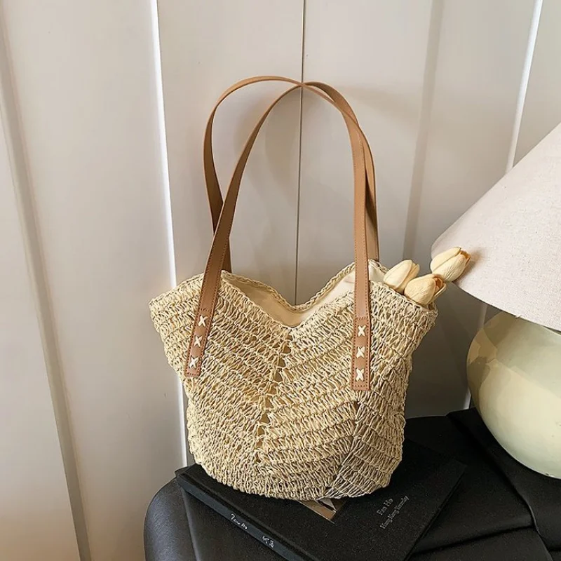 

High-Quality Leather Shoulder Bag Messenger Style For Elegant Ladies By Famous Designer Luxury Brand Handbags